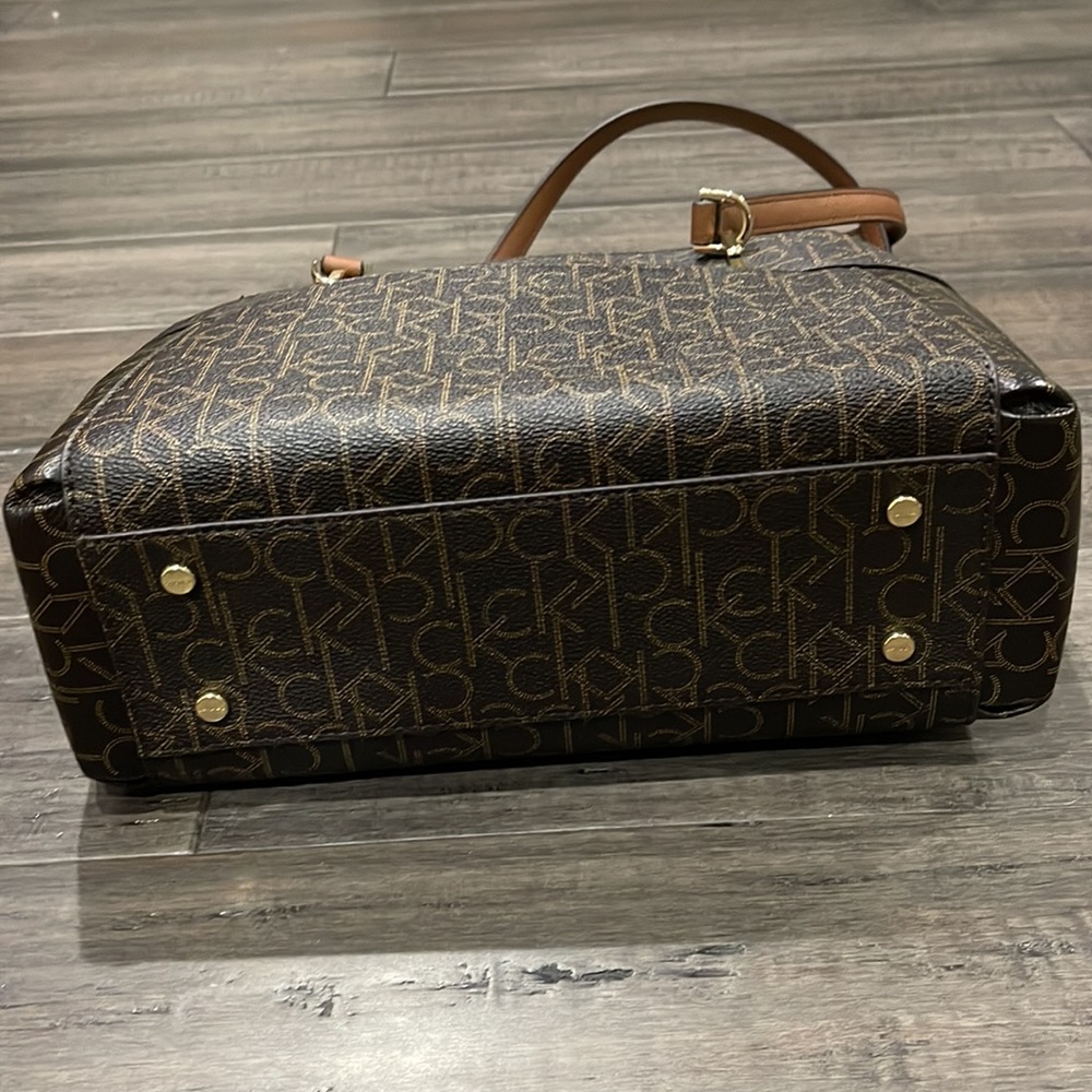 Calvin Klein Purse - Picture 10 of 10